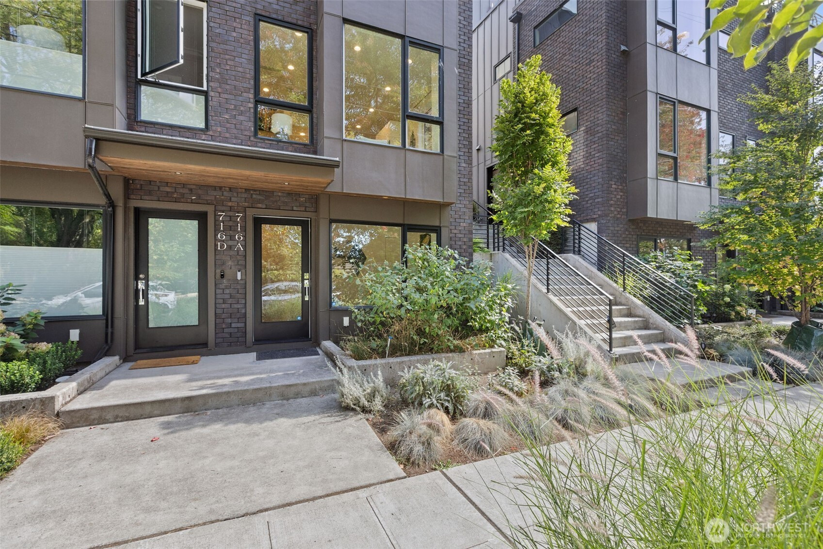 716 11th Avenue E, Seattle, WA 98102