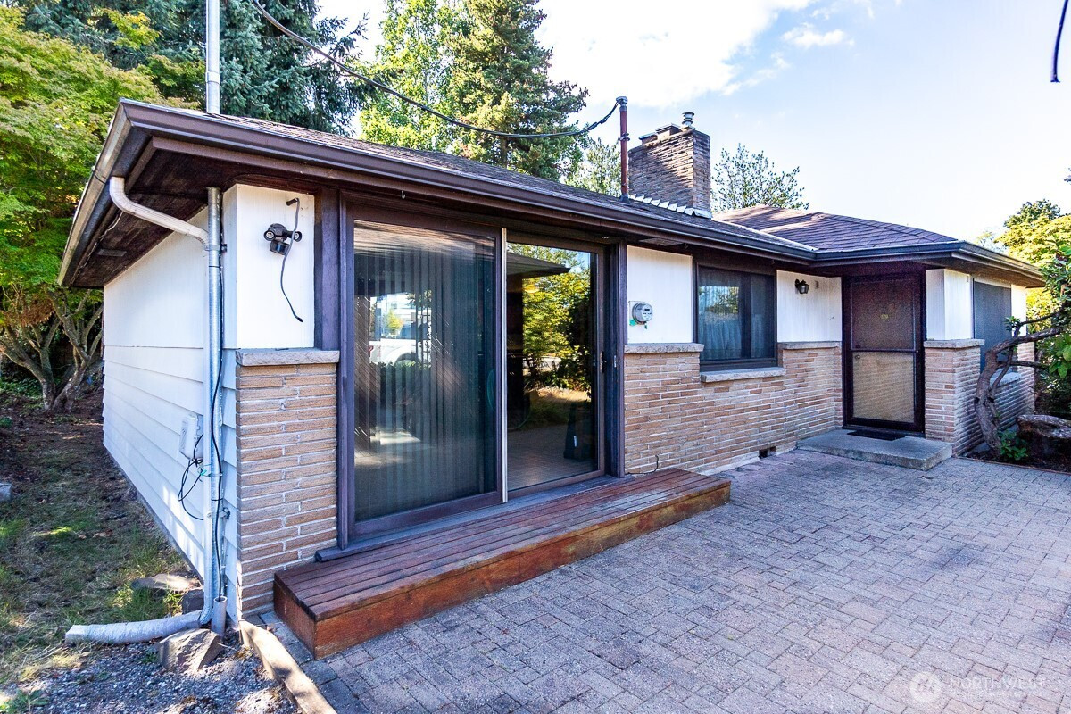 2215 S 216th Street, Des Moines, WA 98198