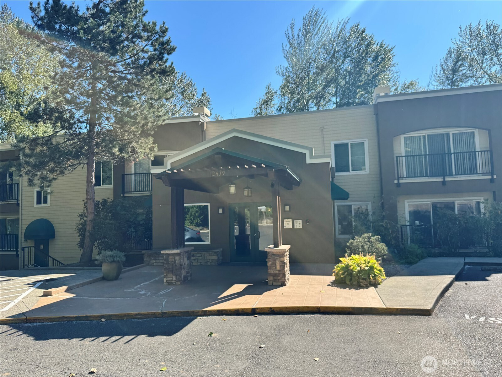 12439 NE Totem Lake Way, Kirkland, WA 98034