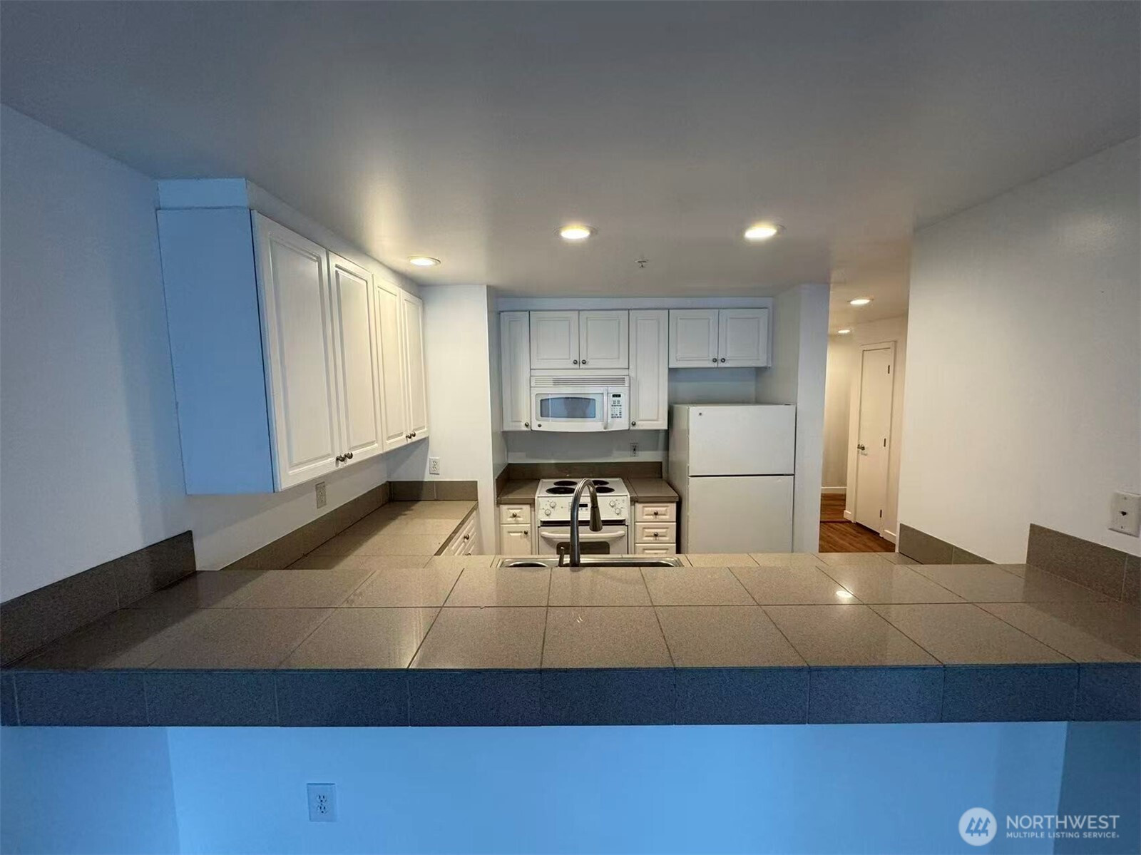 321 10th Avenue S, Seattle, WA 98104