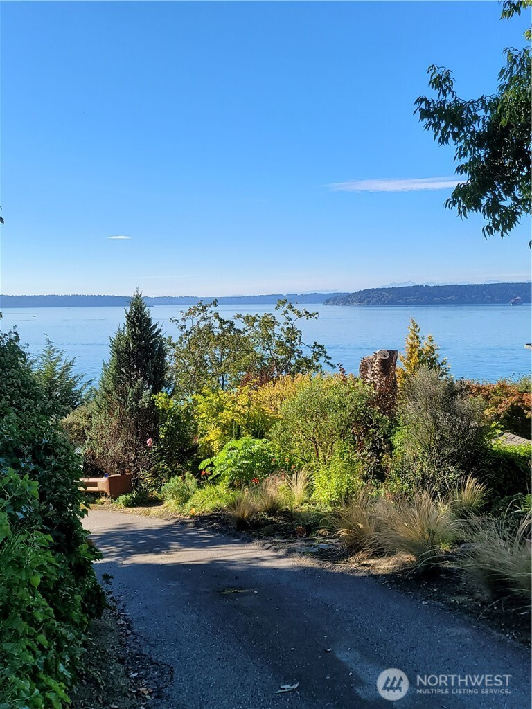 1410 Poe Avenue NE, Tacoma, WA 98422