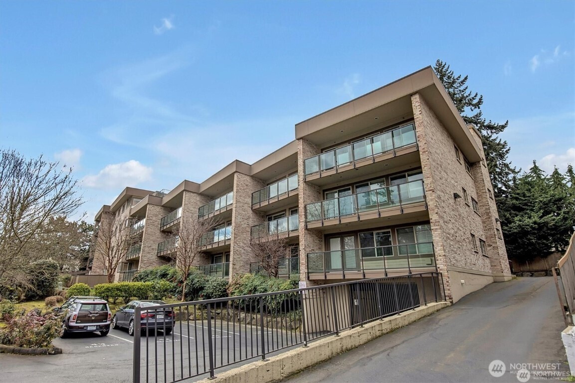 511 100th Avenue NE, Bellevue, WA 98004