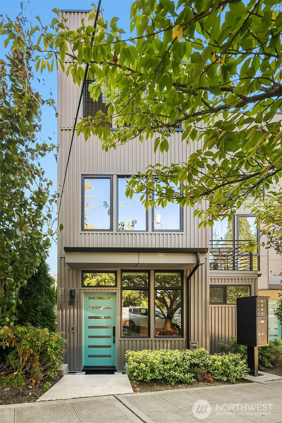 2413 B N 75th Street, Seattle, WA 98103