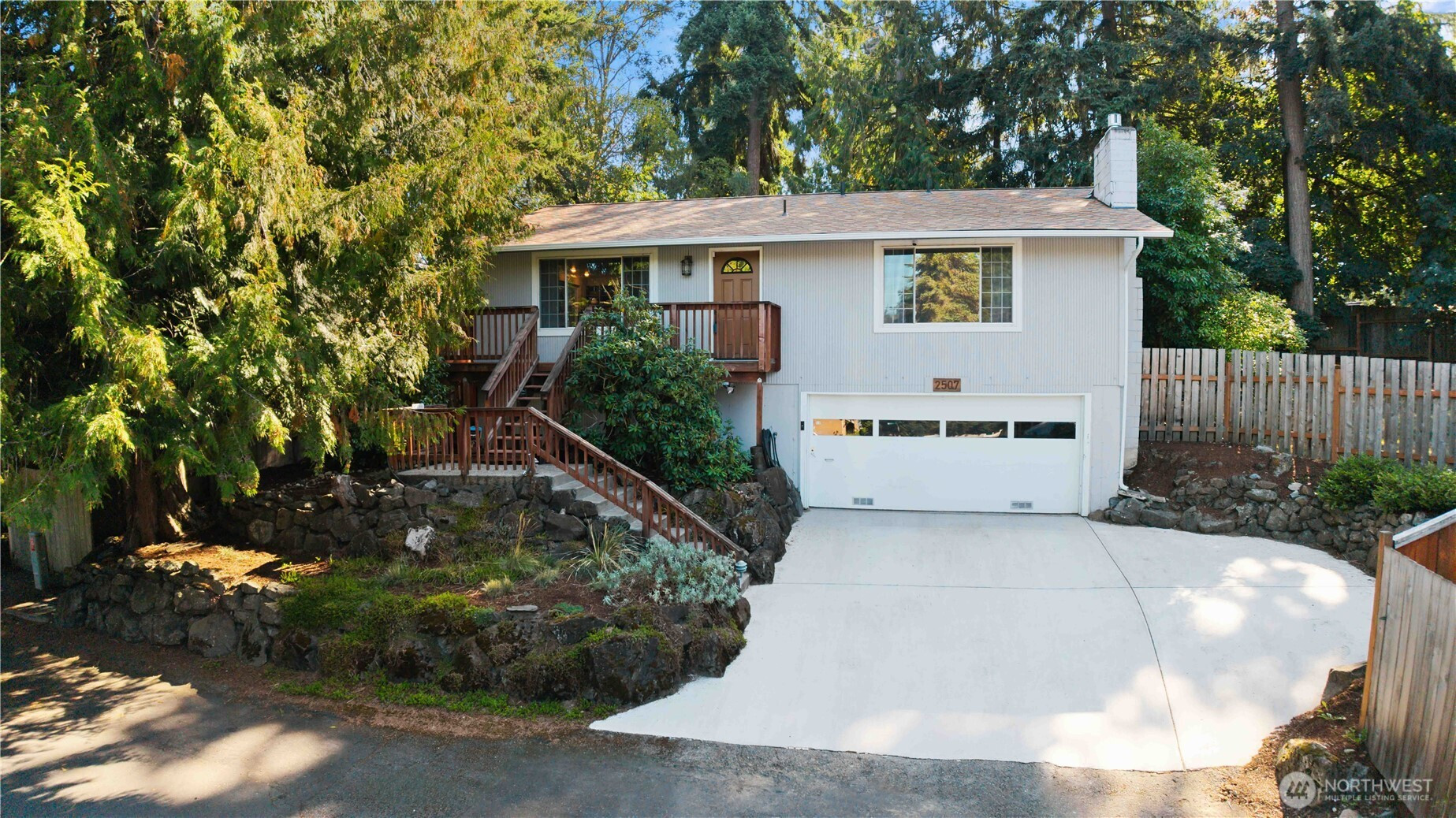 2507 Crater Lake Court, Puyallup, WA 98374