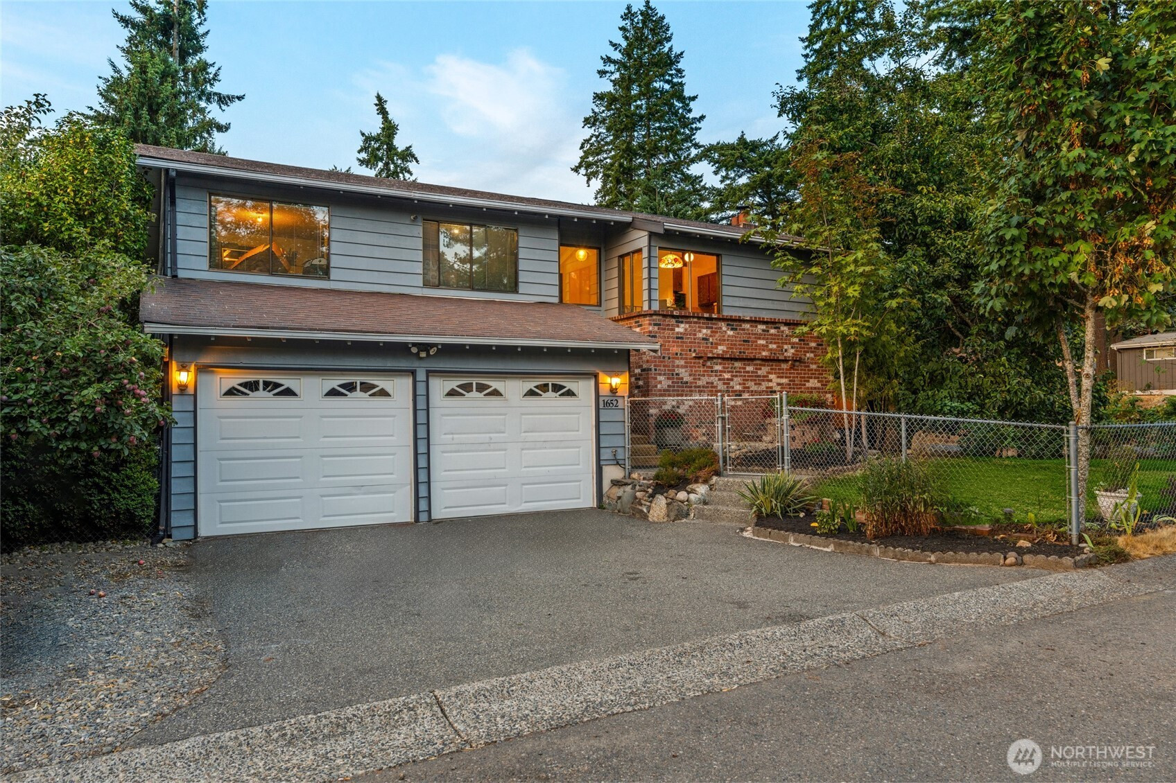 1652 N 201st Street, Shoreline, WA 98133