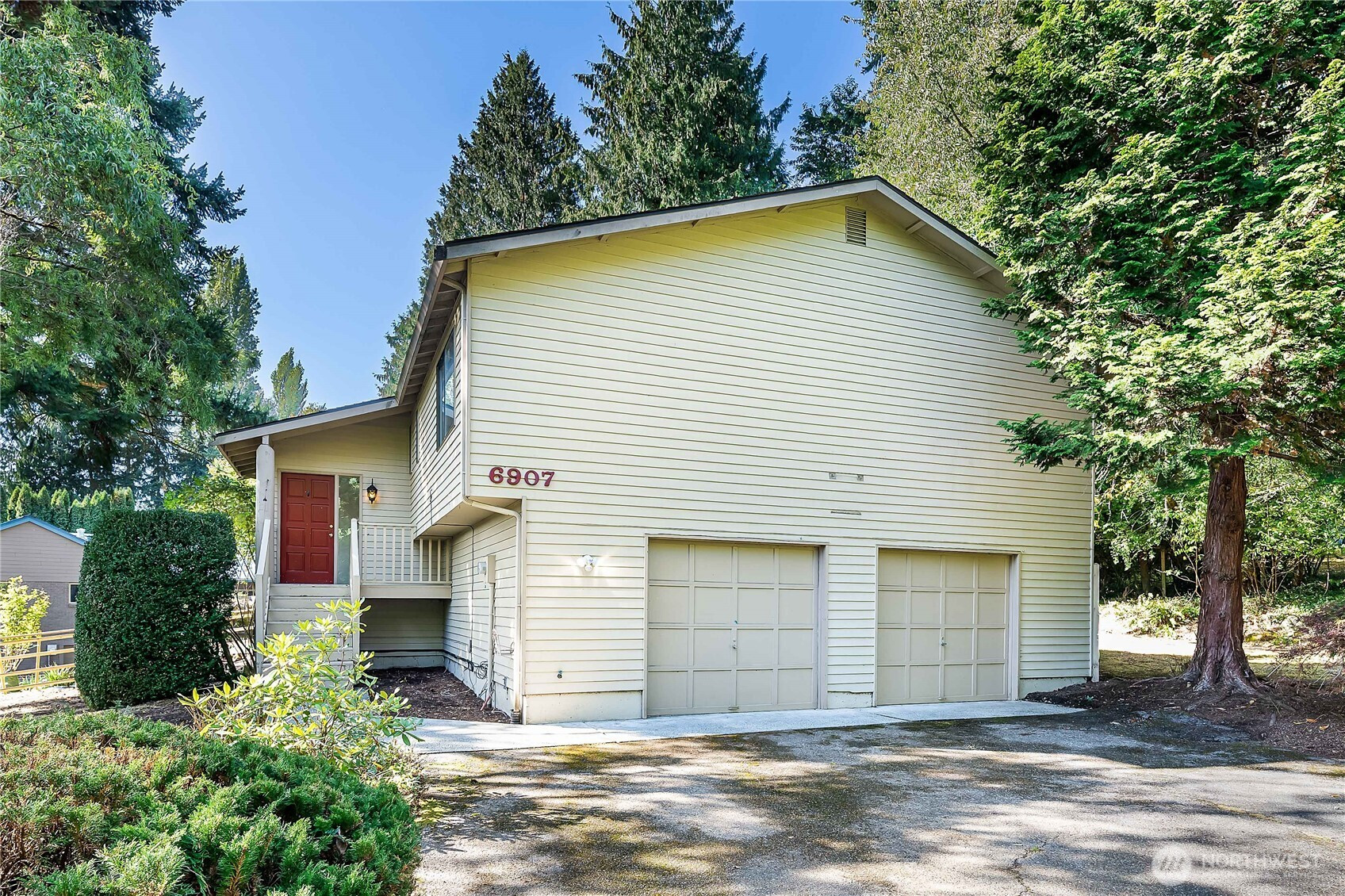 6907 96th Avenue SE, Mercer Island, WA 98040