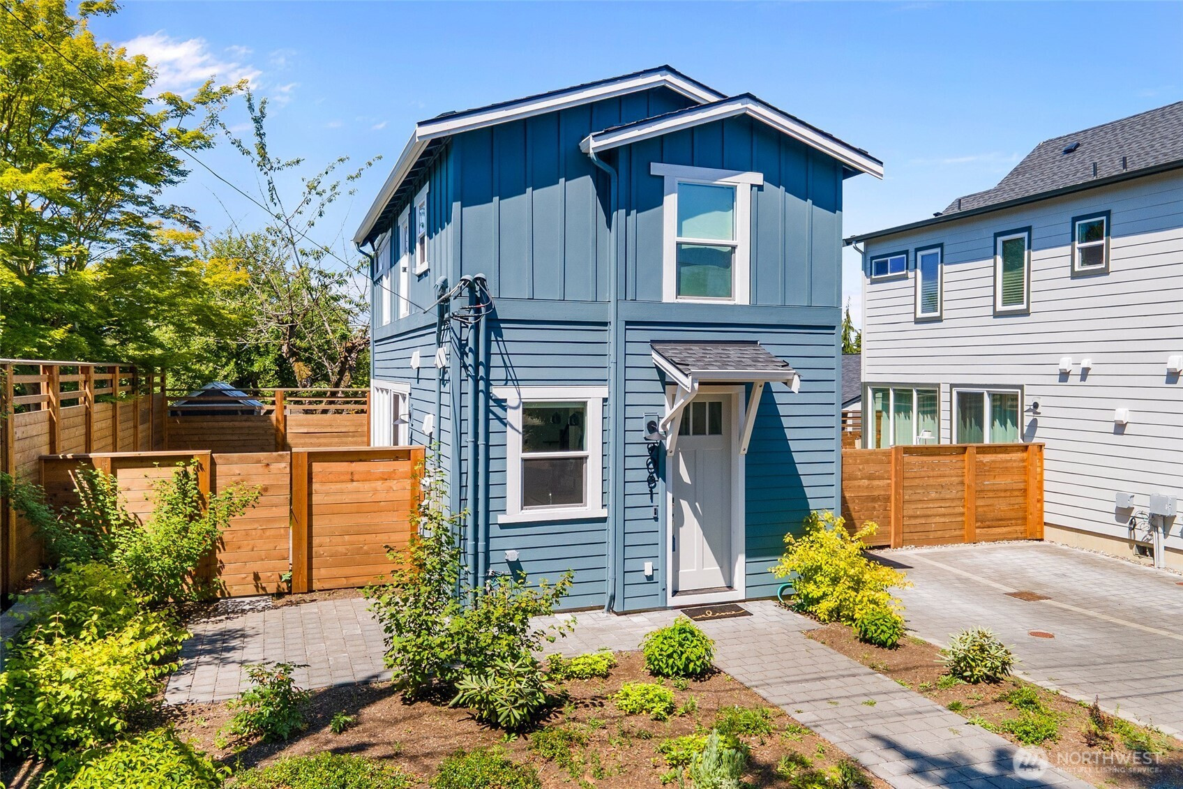 9061 Meridian Place N, Seattle, WA 98103