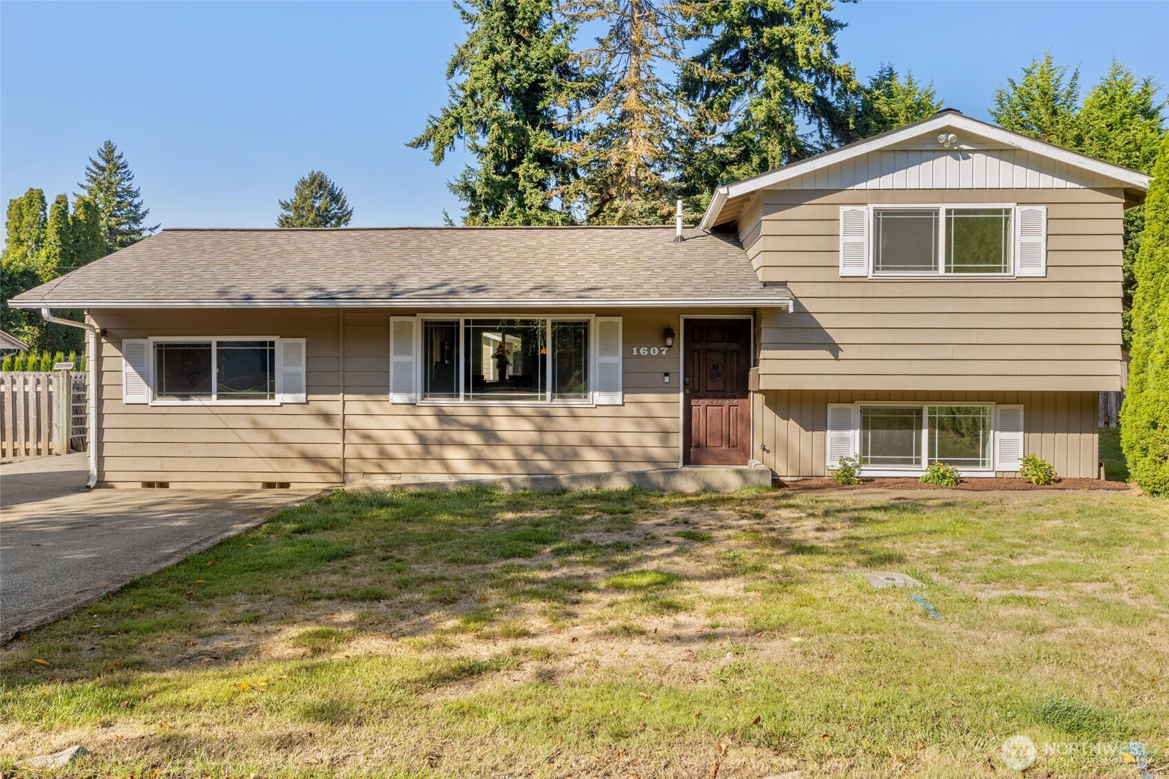 1607 E Hazel Avenue, Burlington, WA 98233