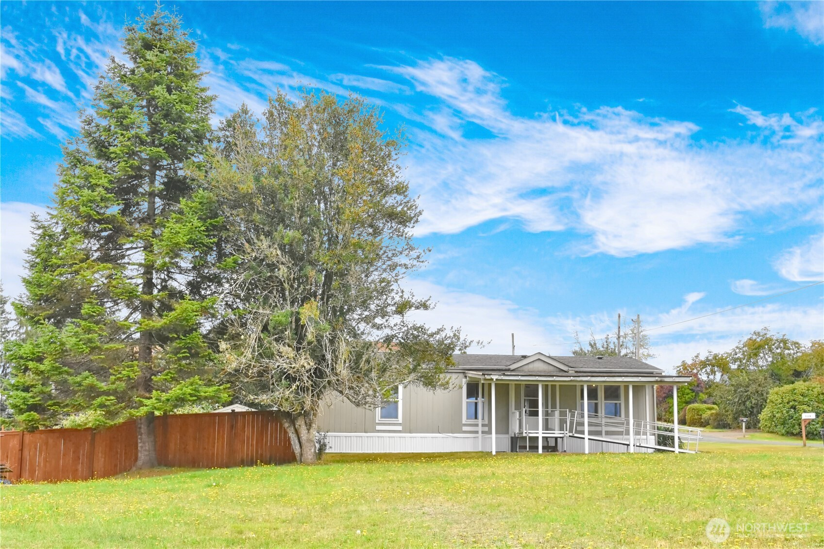 1119 Ballentine Street, Raymond, WA 98577