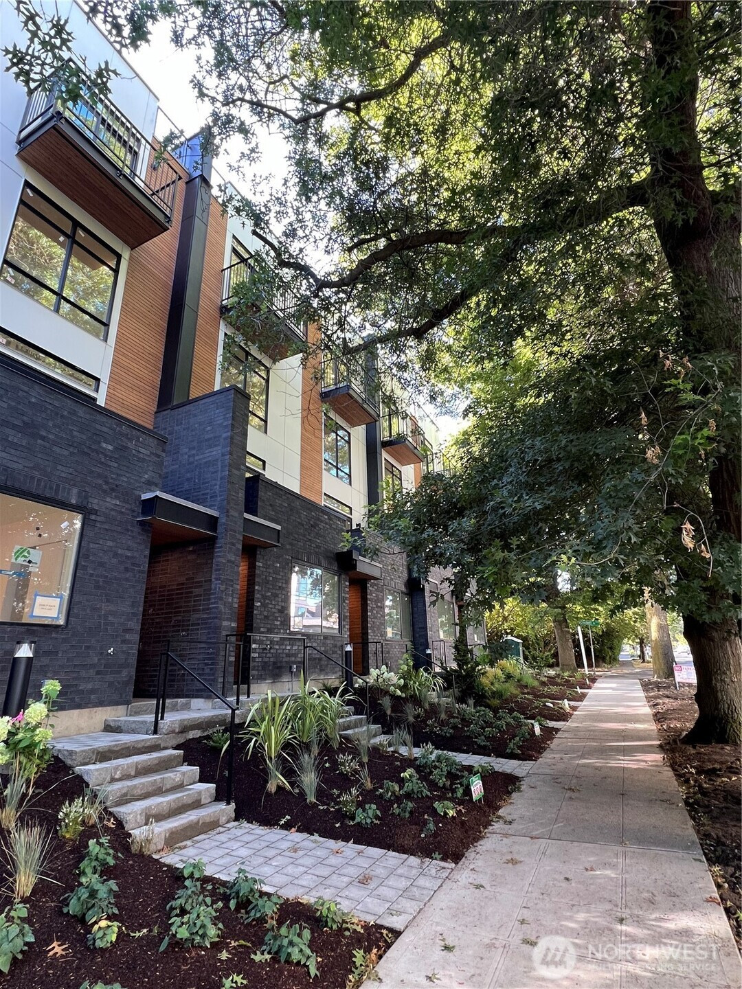 2110 1st Avenue N, Seattle, WA 98109