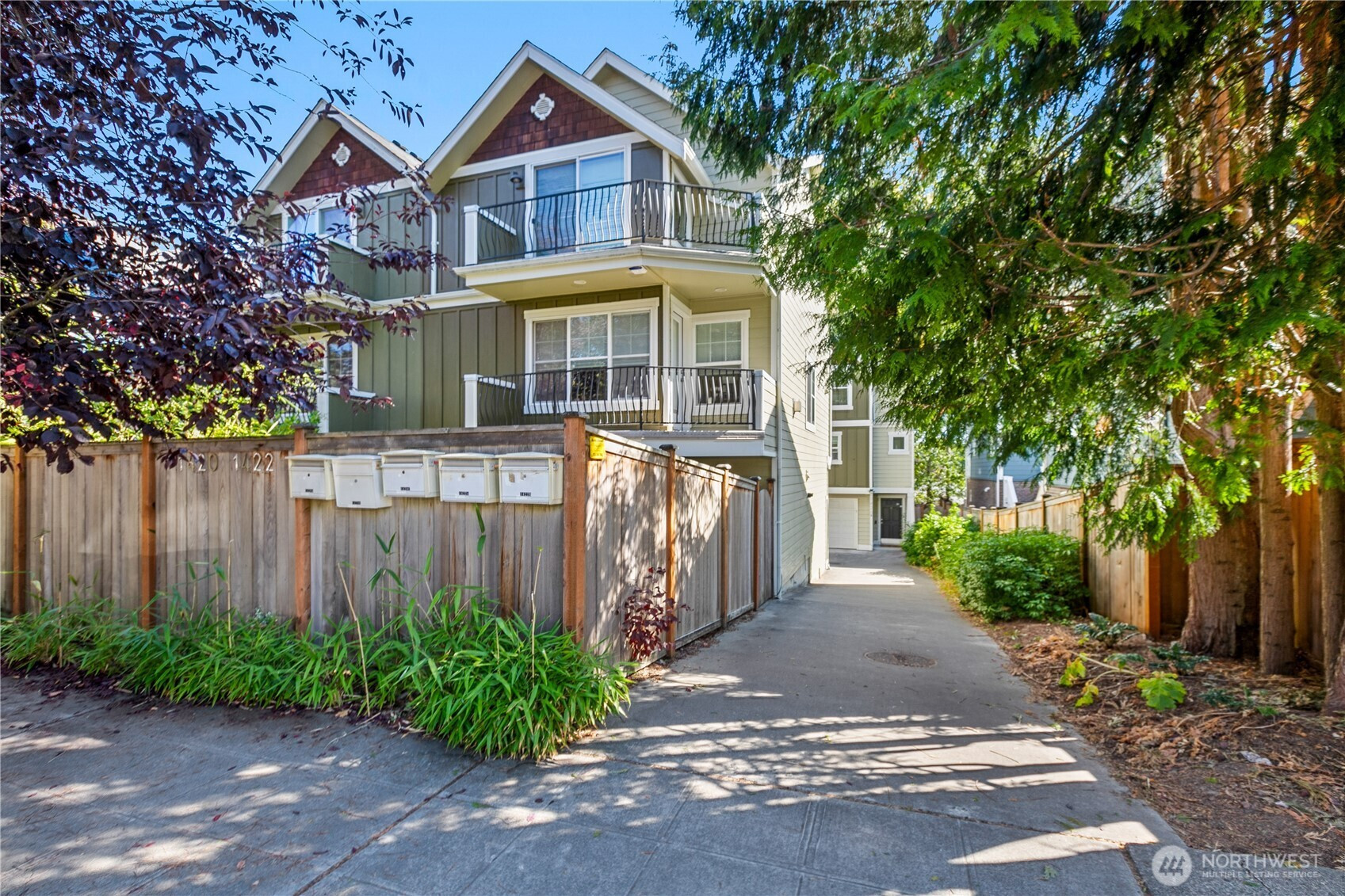 1420 25th Avenue, Seattle, WA 98122