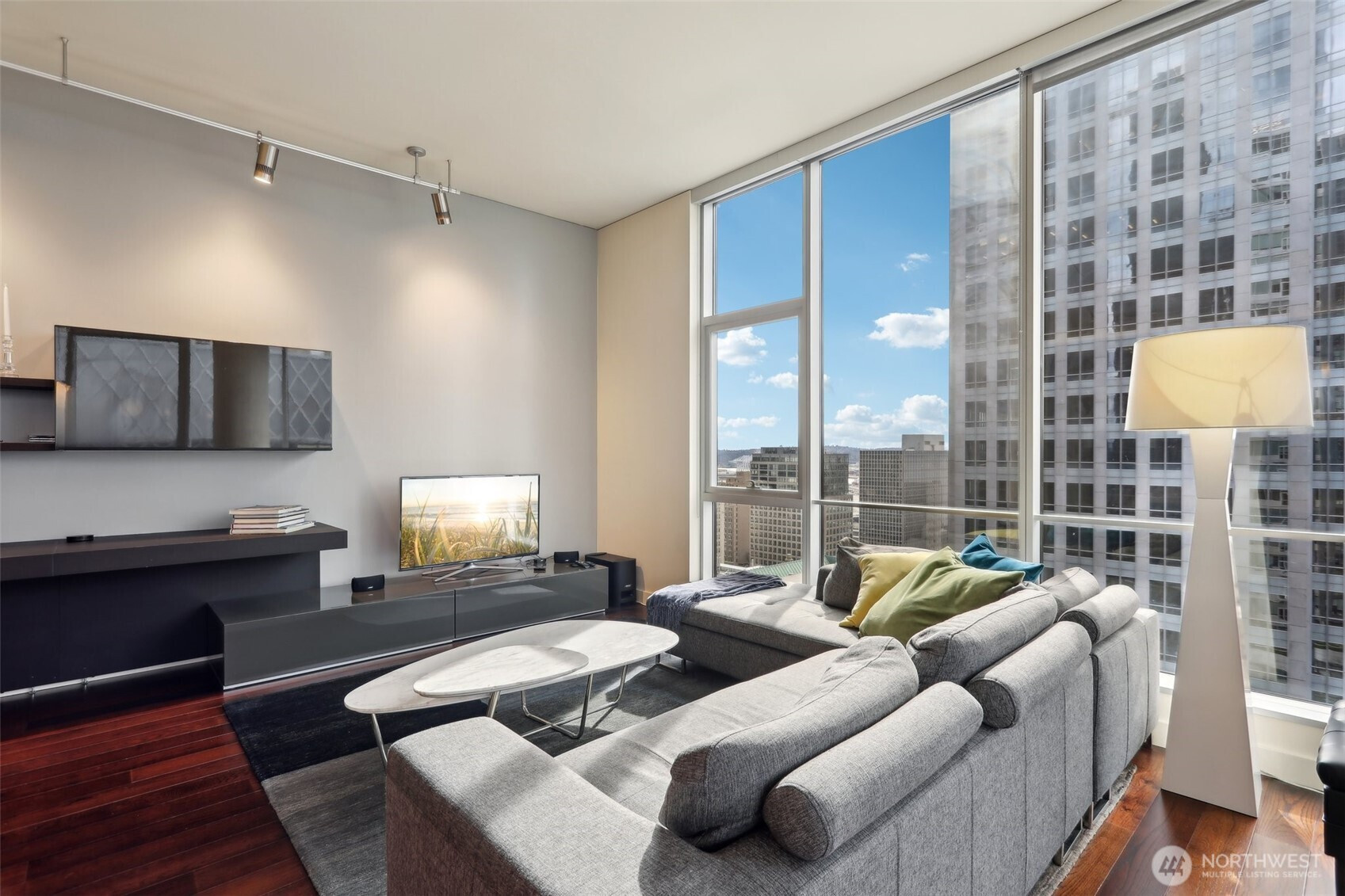 909 5th Avenue, Seattle, WA 98164
