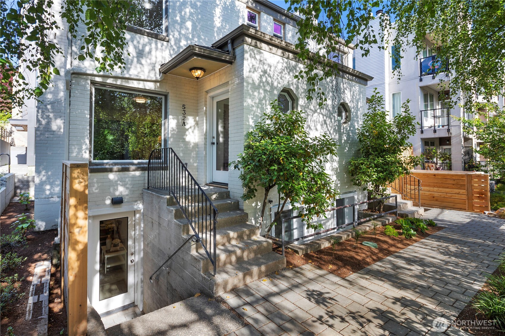 530 12th Avenue E, Seattle, WA 98102