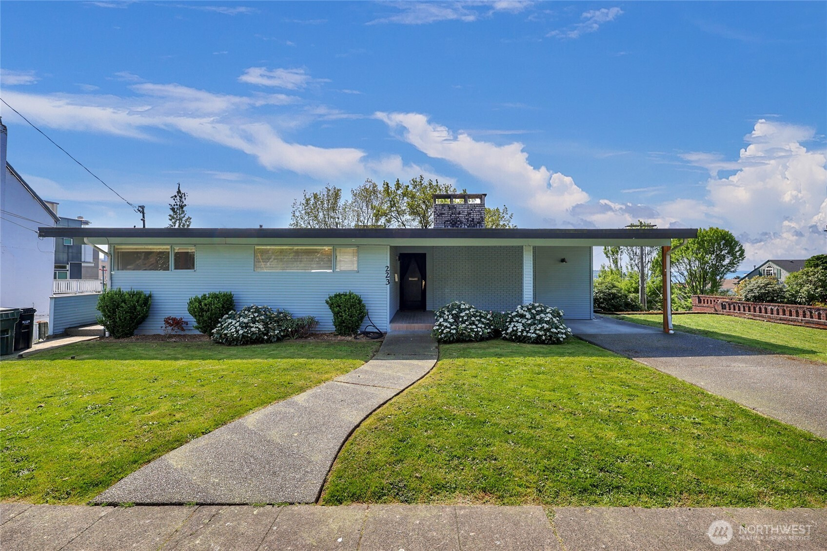 223 W Kinnear Place, Seattle, WA 98119