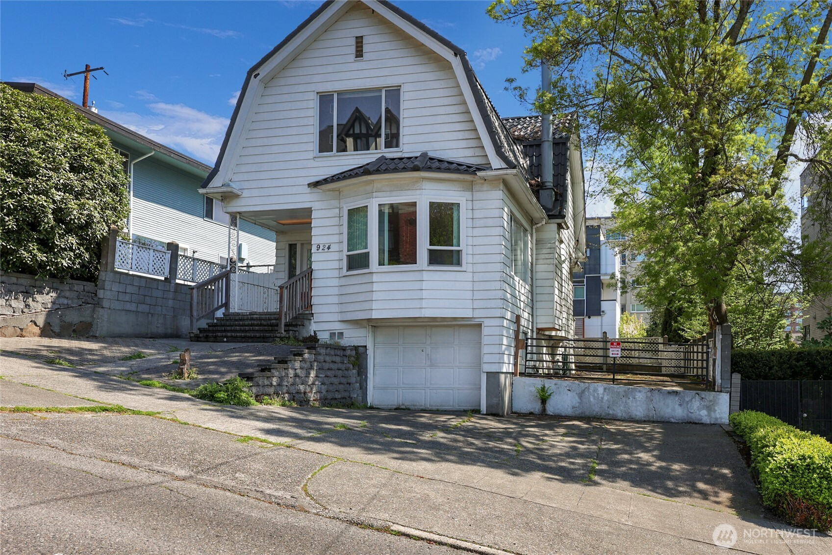 924 3rd Avenue W, Seattle, WA 98119