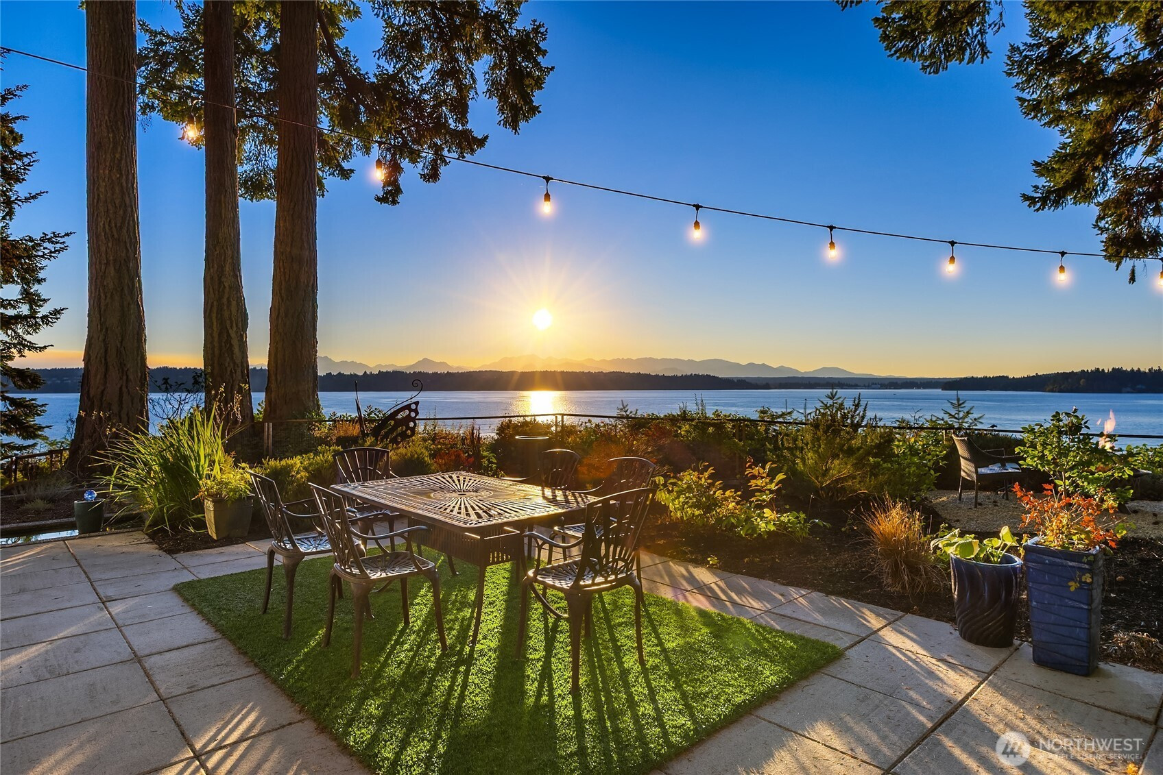 12145 Arrow Point Loop NE, Bainbridge Island, WA 98110
