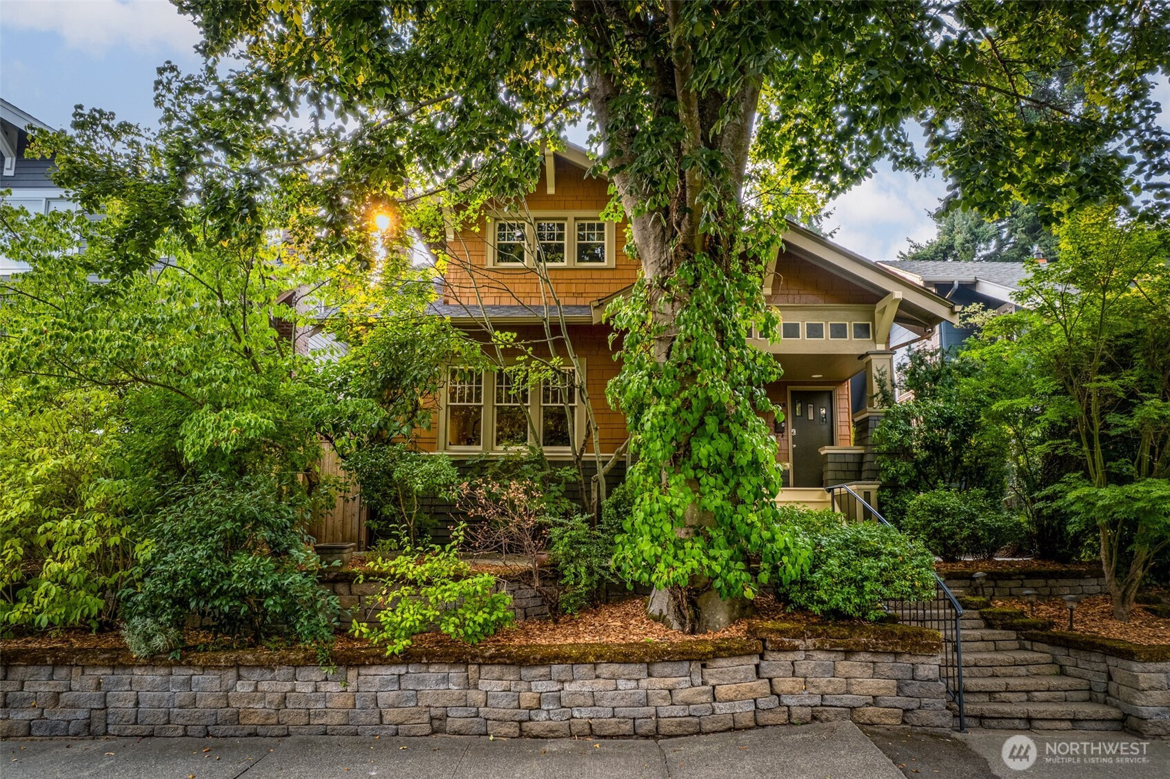 611 20th Avenue E, Seattle, WA 98112