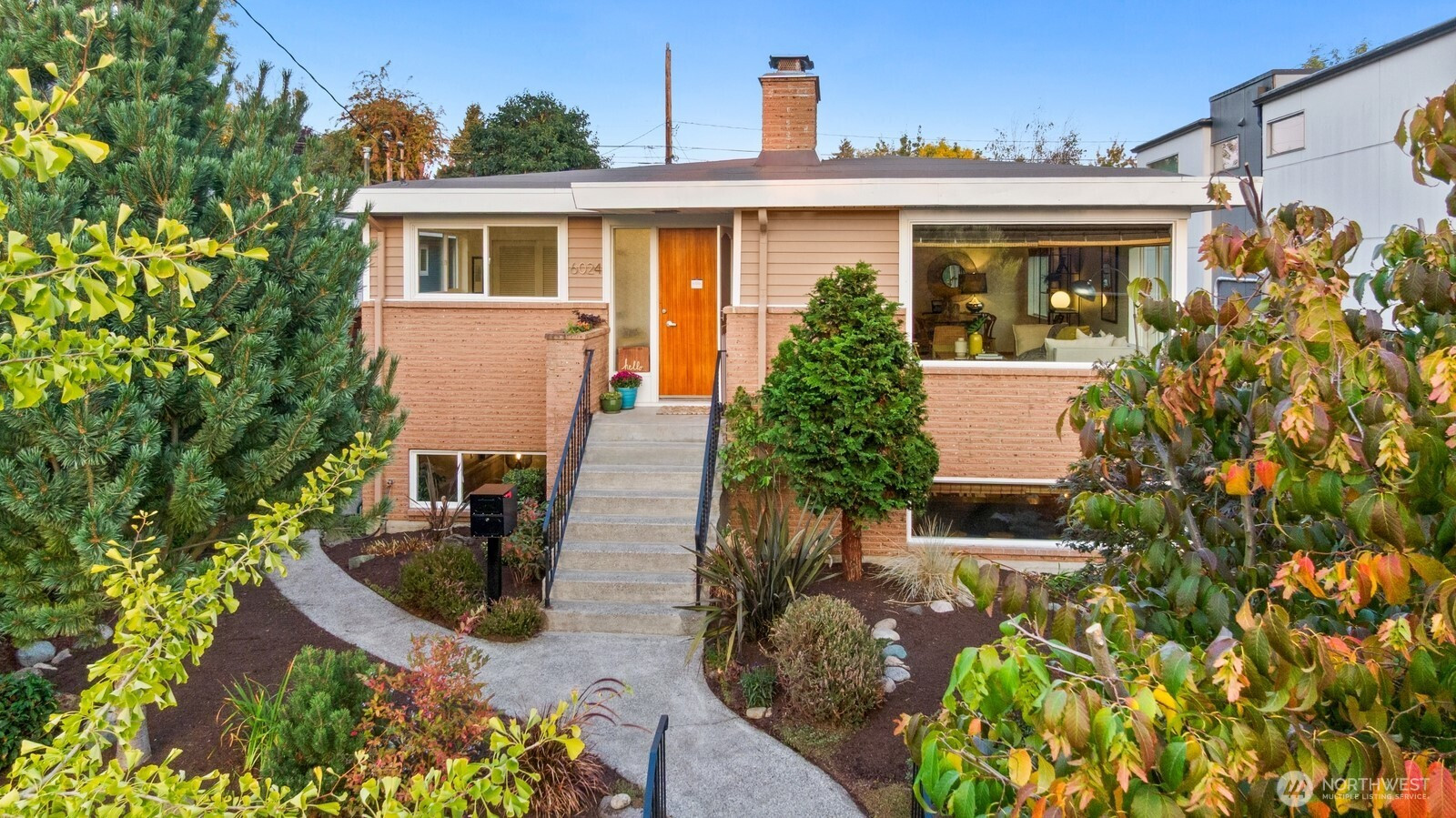 6024 48th Ave SW, Seattle, WA 98136