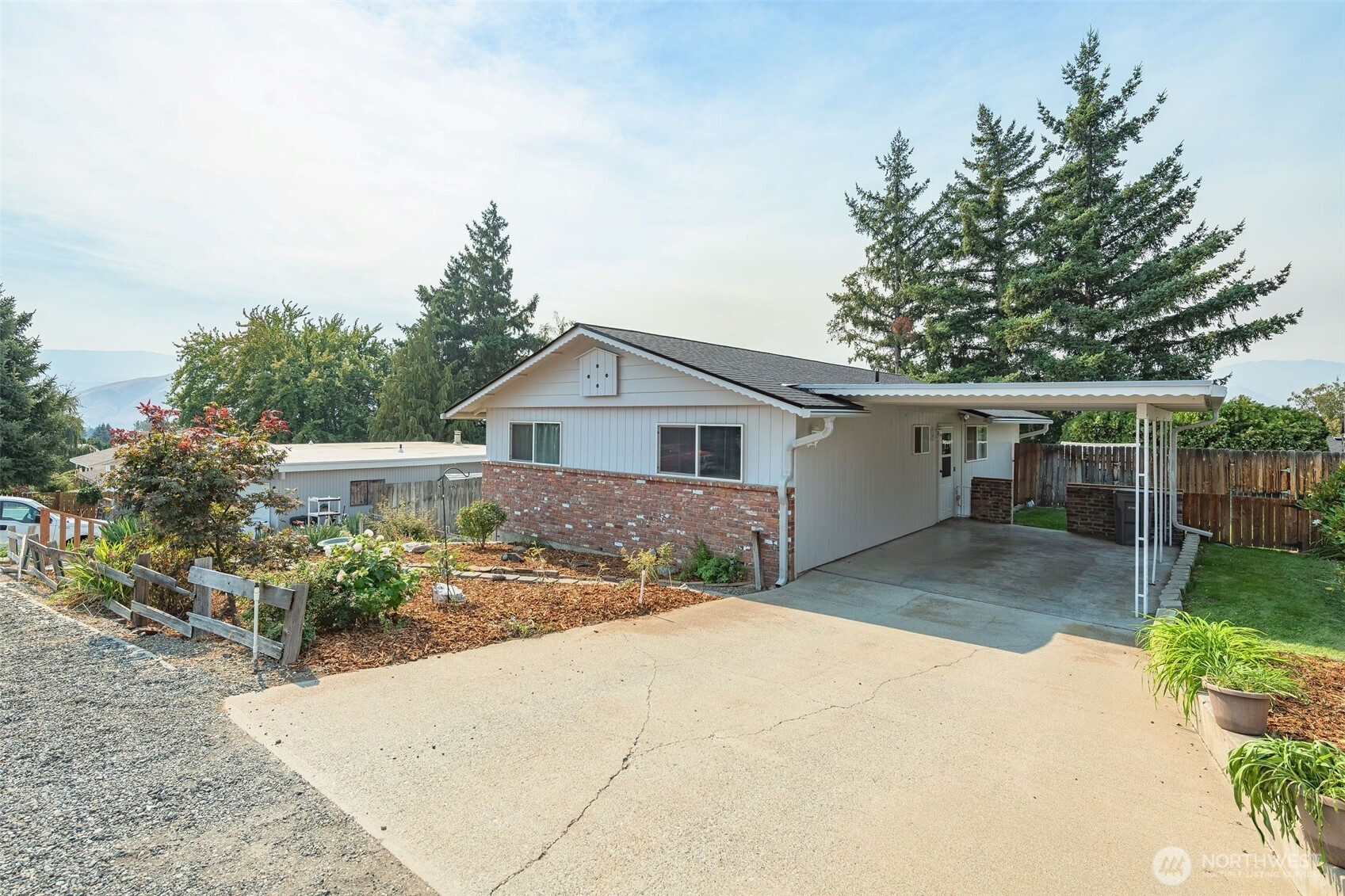 602 N Larch Avenue, East Wenatchee, WA 98802