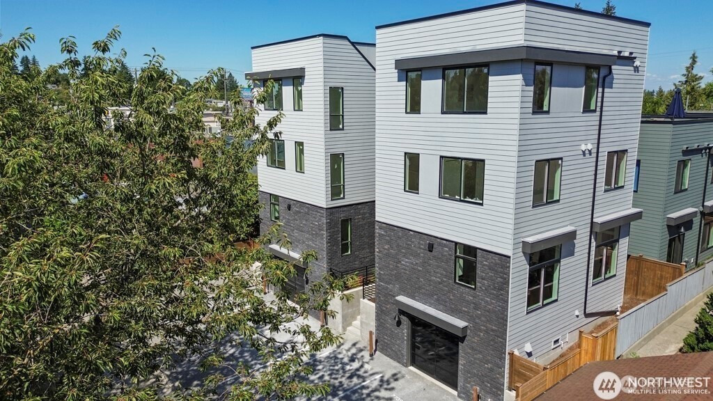 7739 15th Avenue NE, Seattle, WA 98115