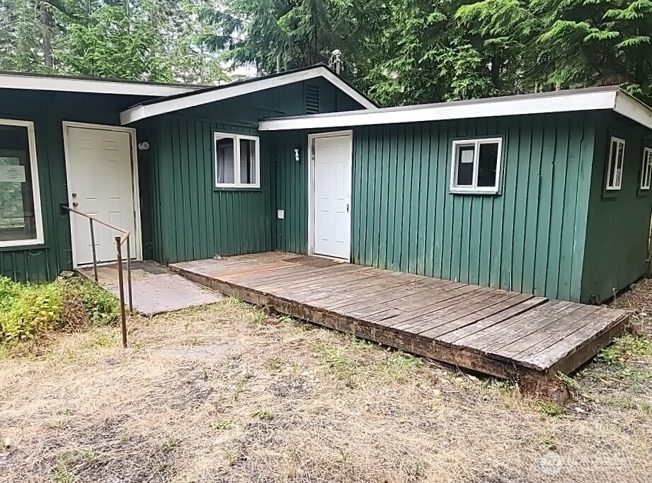 311 N Paradise Drive, Lilliwaup, WA 98555