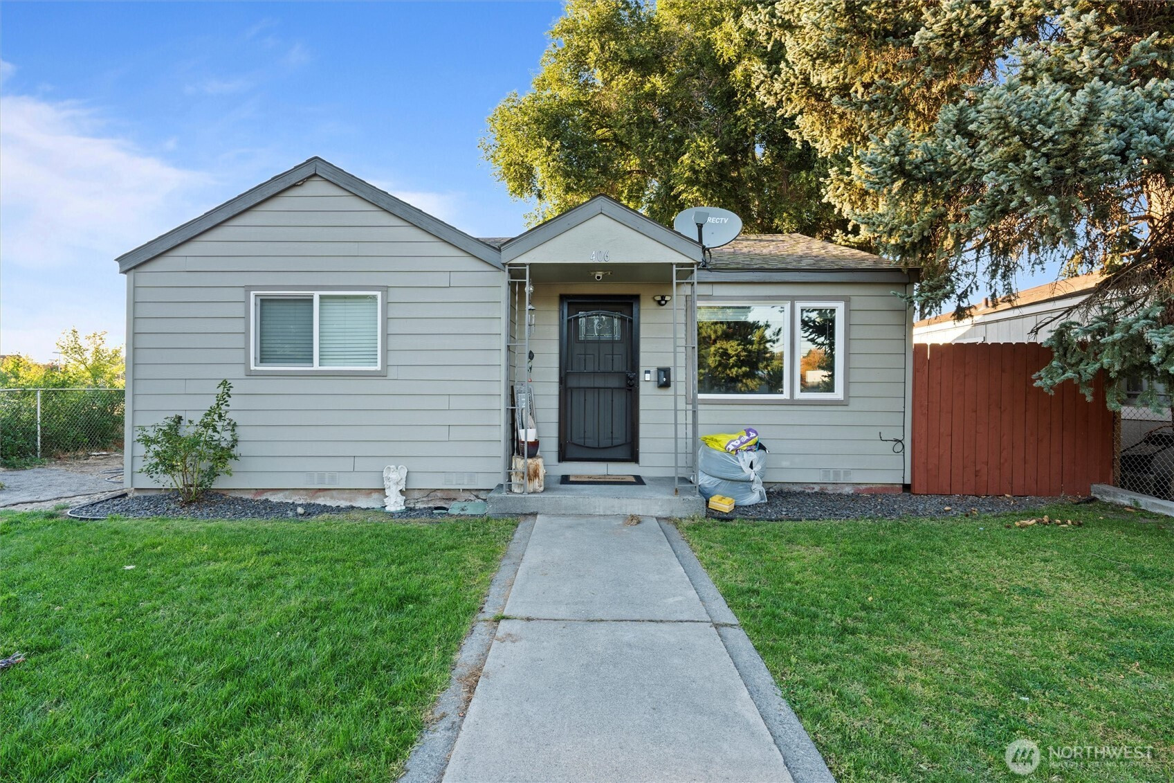 406 E Walnut Ave, Moses Lake, WA 98837