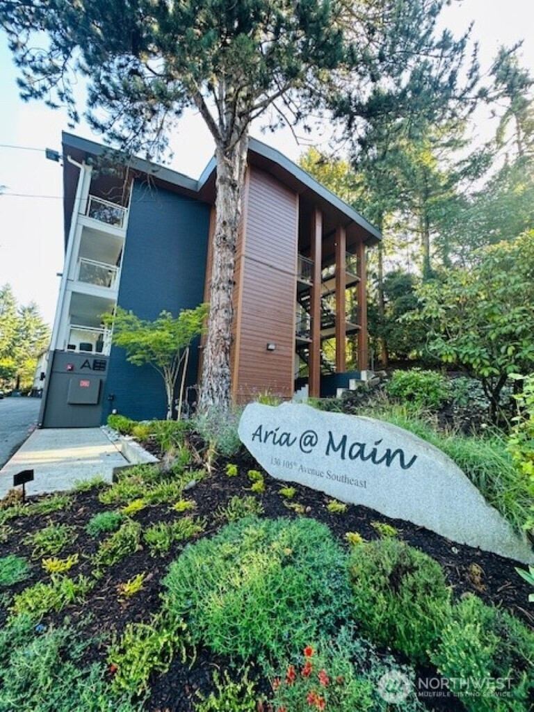 130 105th Avenue SE, Bellevue, WA 98004