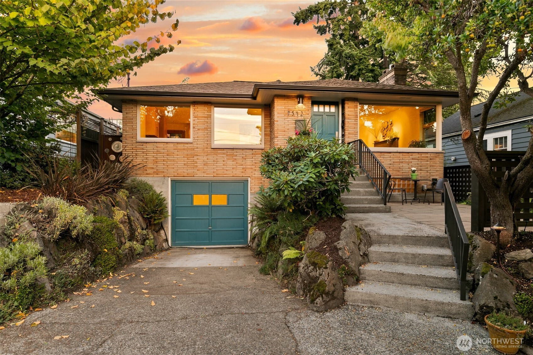7542 25th Avenue NW, Seattle, WA 98117