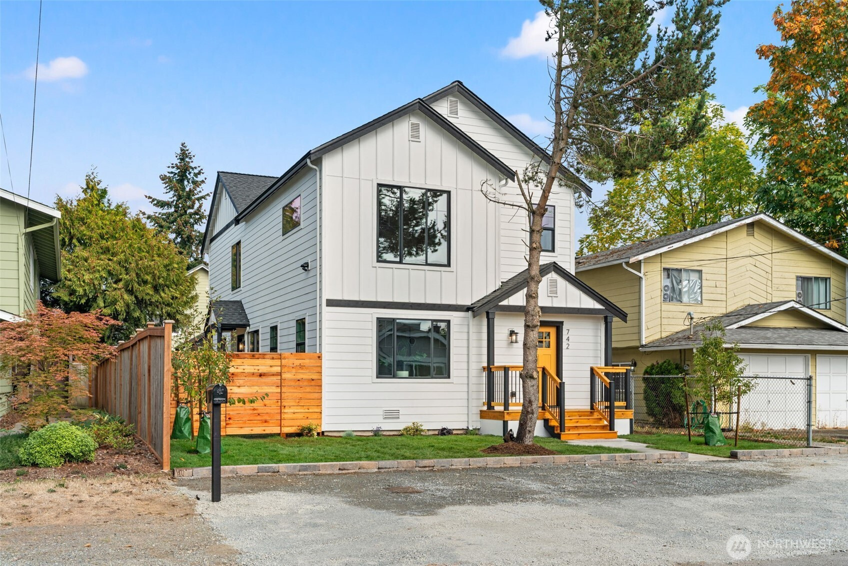 742 N 104th Street, Seattle, WA 98133