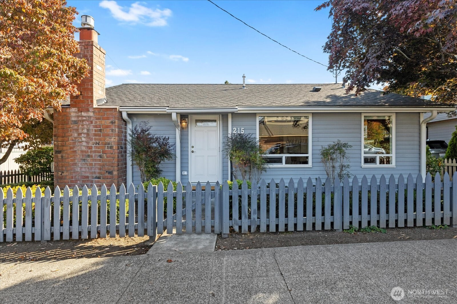 215 6th Avenue S, Edmonds, WA 98020
