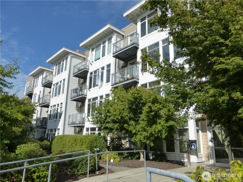190 Harbor Square Loop NE, Bainbridge Island, WA 98110