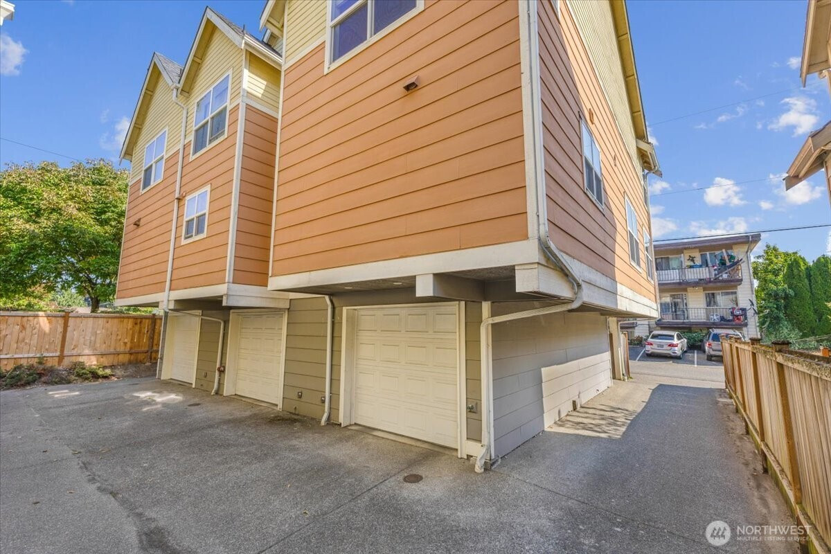 1719 SW Henderson Street, Seattle, WA 98106