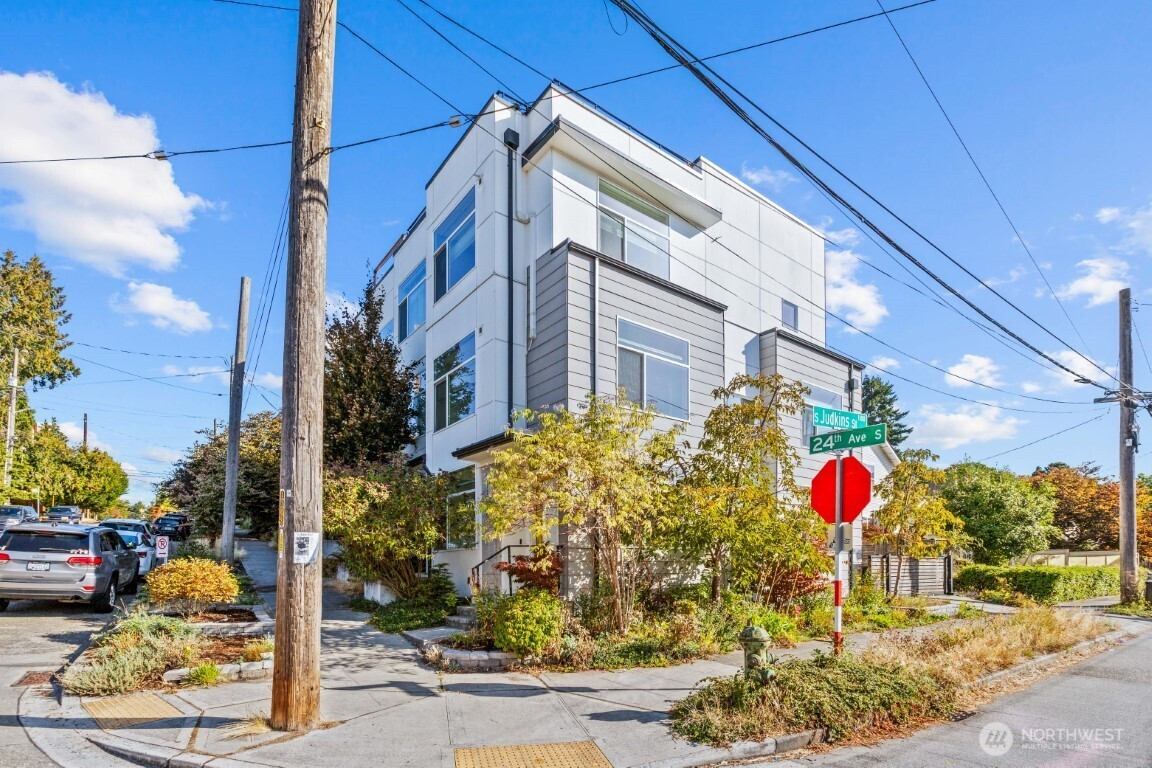1128 24th Avenue S, Seattle, WA 98144