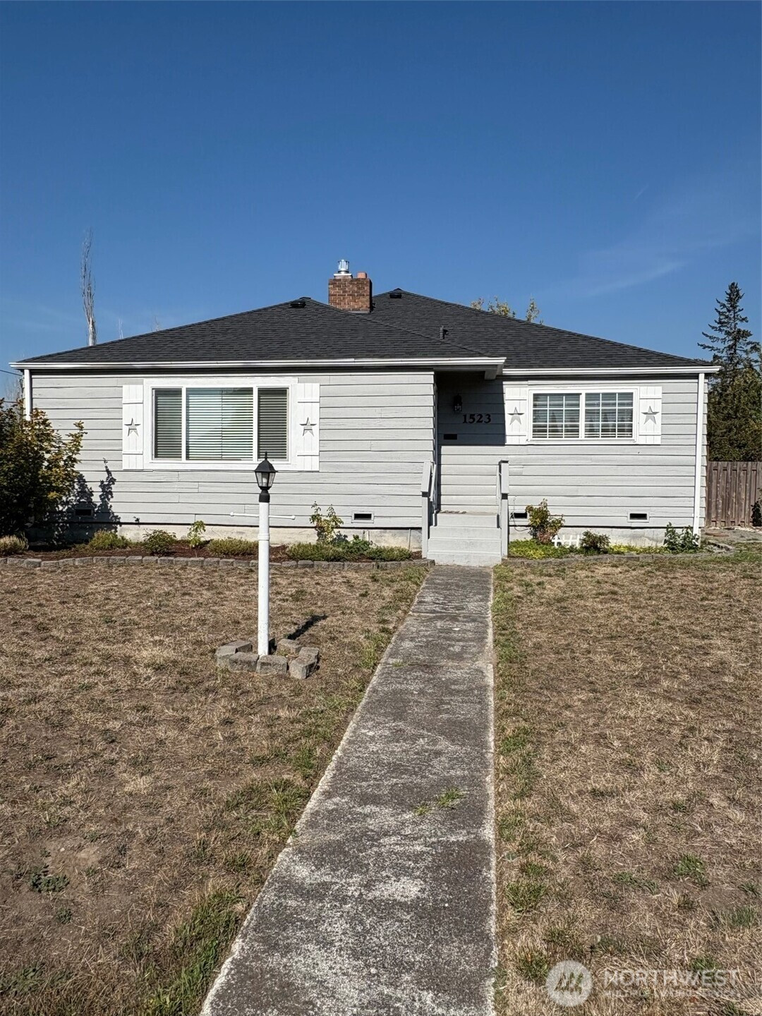 1523 4th Avenue NW, Puyallup, WA 98371