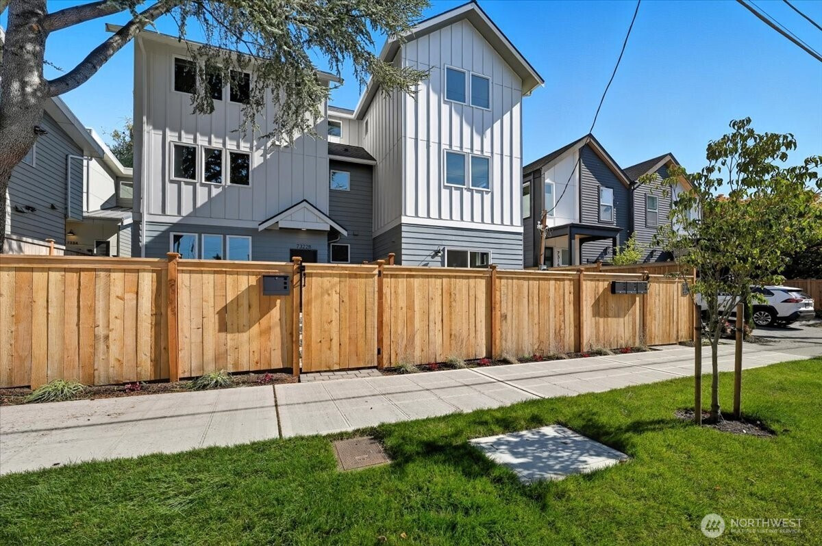 7322 11th Avenue NE, Seattle, WA 98115