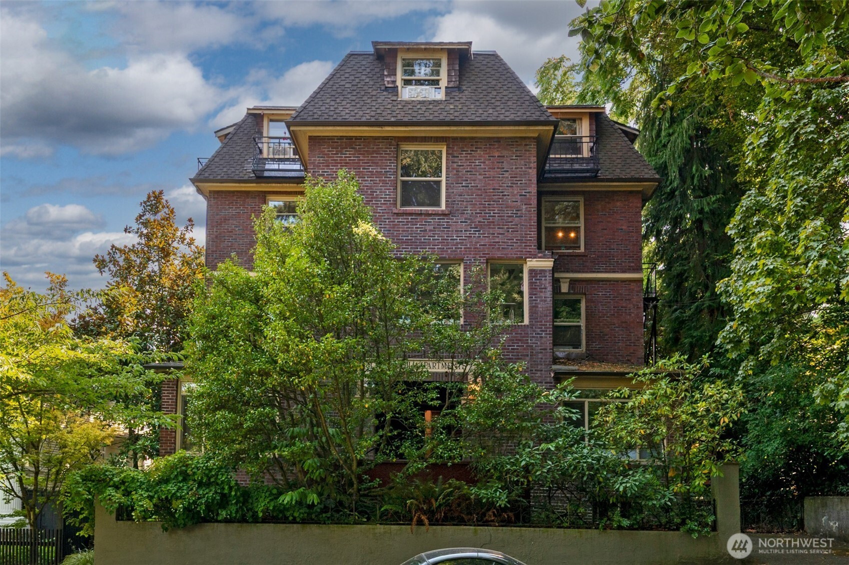 1425 E Prospect Street, Seattle, WA 98112