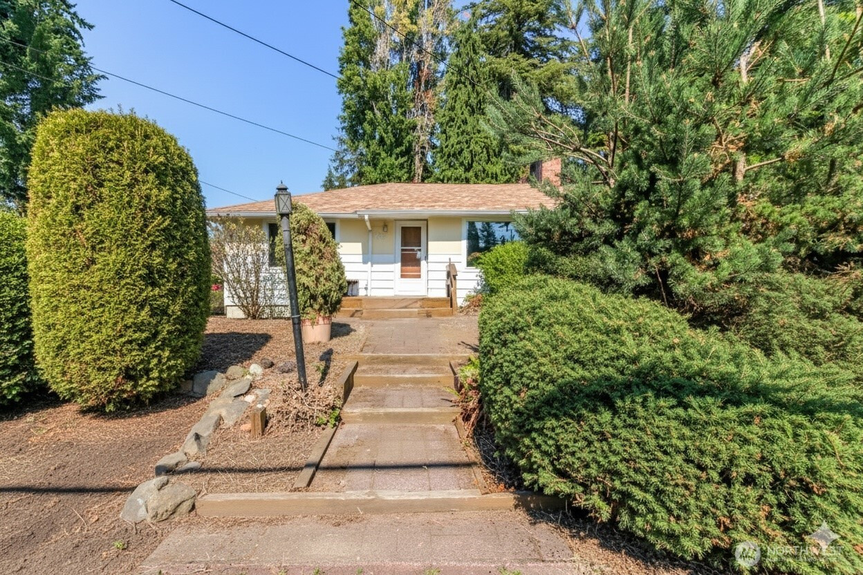 132 S 197th Street, Des Moines, WA 98148