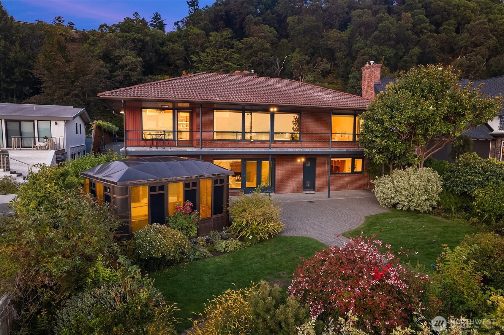 11259 Arroyo Beach Place SW, Seattle, WA 98146
