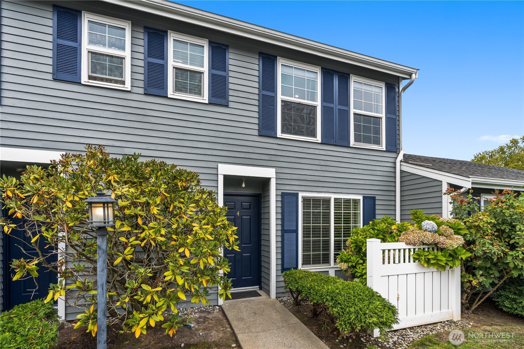 5736 S 238th Court, Kent, WA 98032