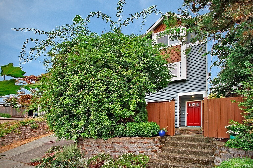 4412 Burke Avenue N, Seattle, WA 98103