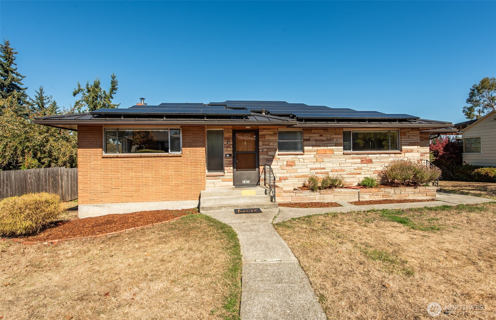 1421 E 2nd St, Port Angeles, WA 98362