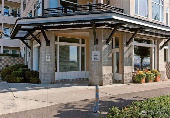 2000 Alaskan Way, Seattle, WA 98121