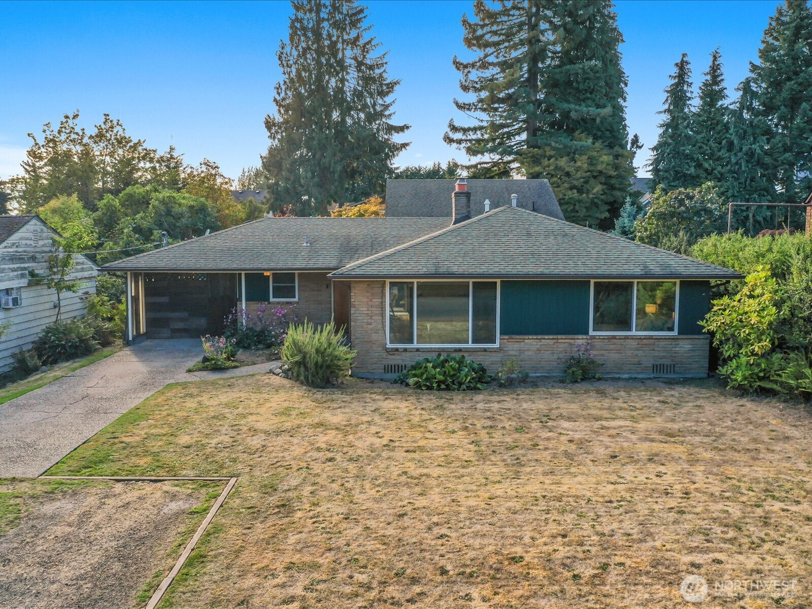 8745 Evanston Avenue N, Seattle, WA 98103