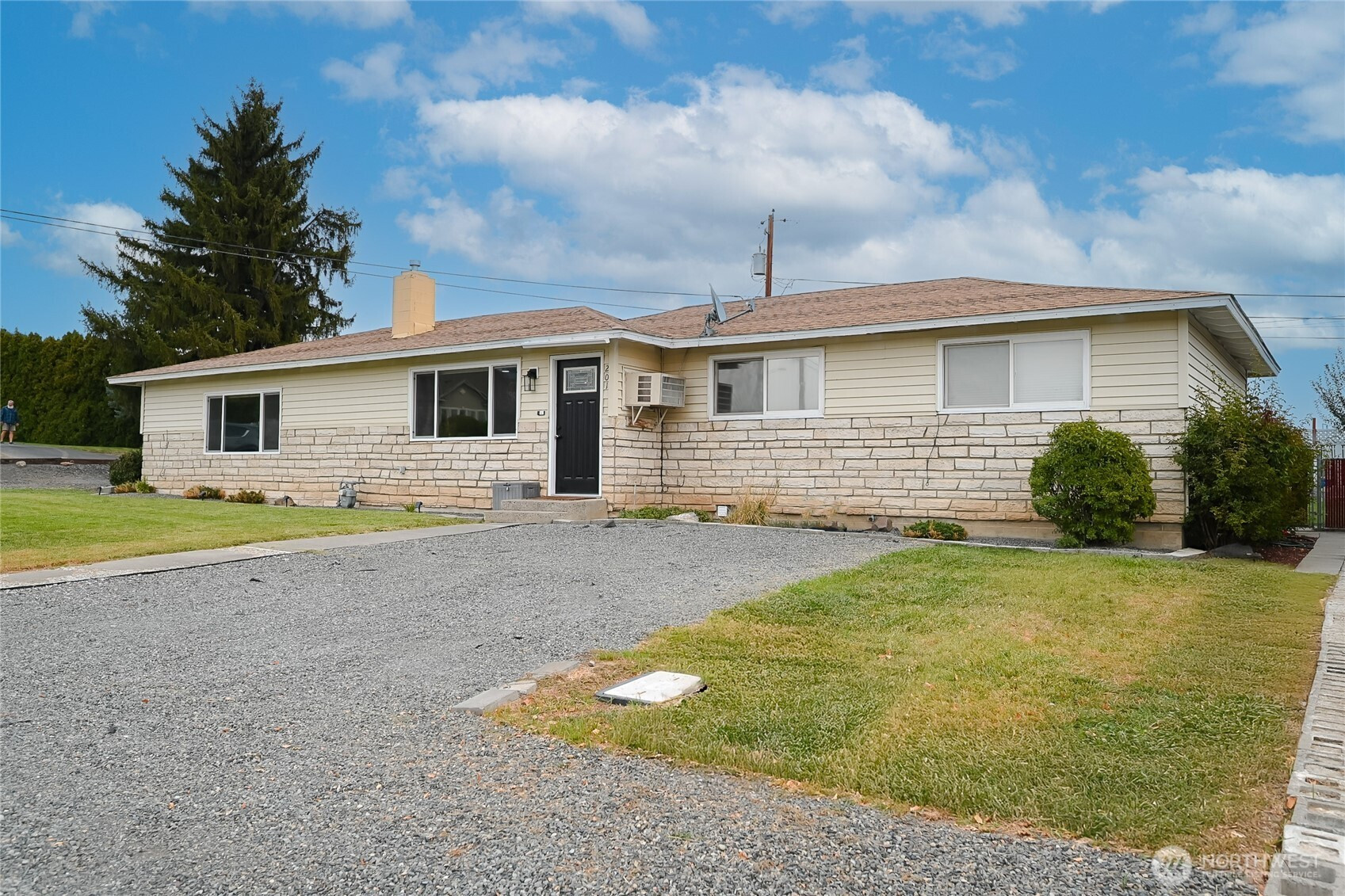 201 S 66th Avenue, Yakima, WA 98908