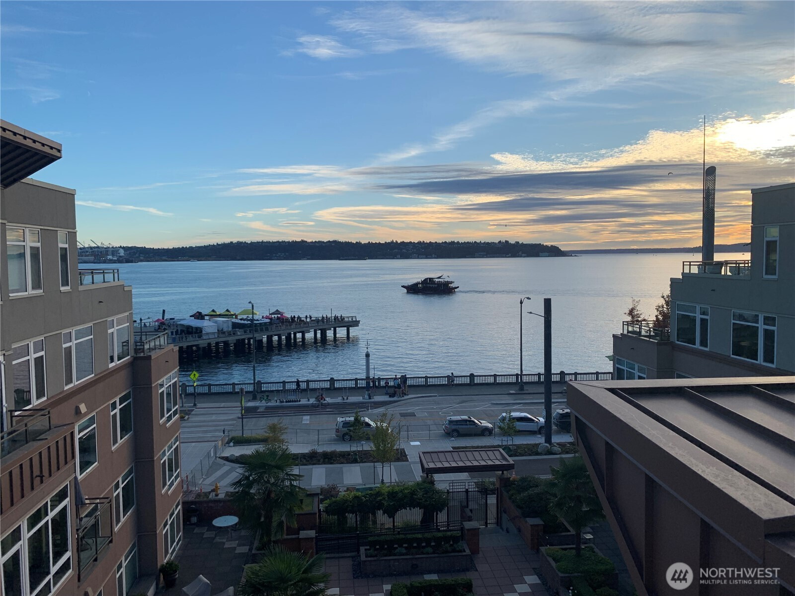 2000 Alaskan Way, Seattle, WA 98121