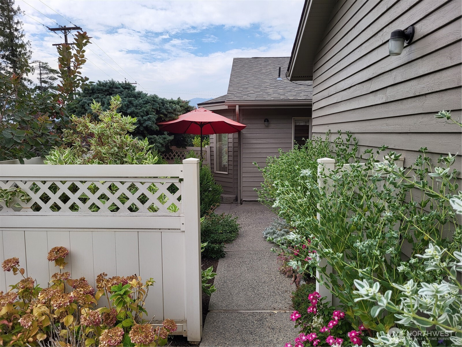351 19th Street NE, East Wenatchee, WA 98802