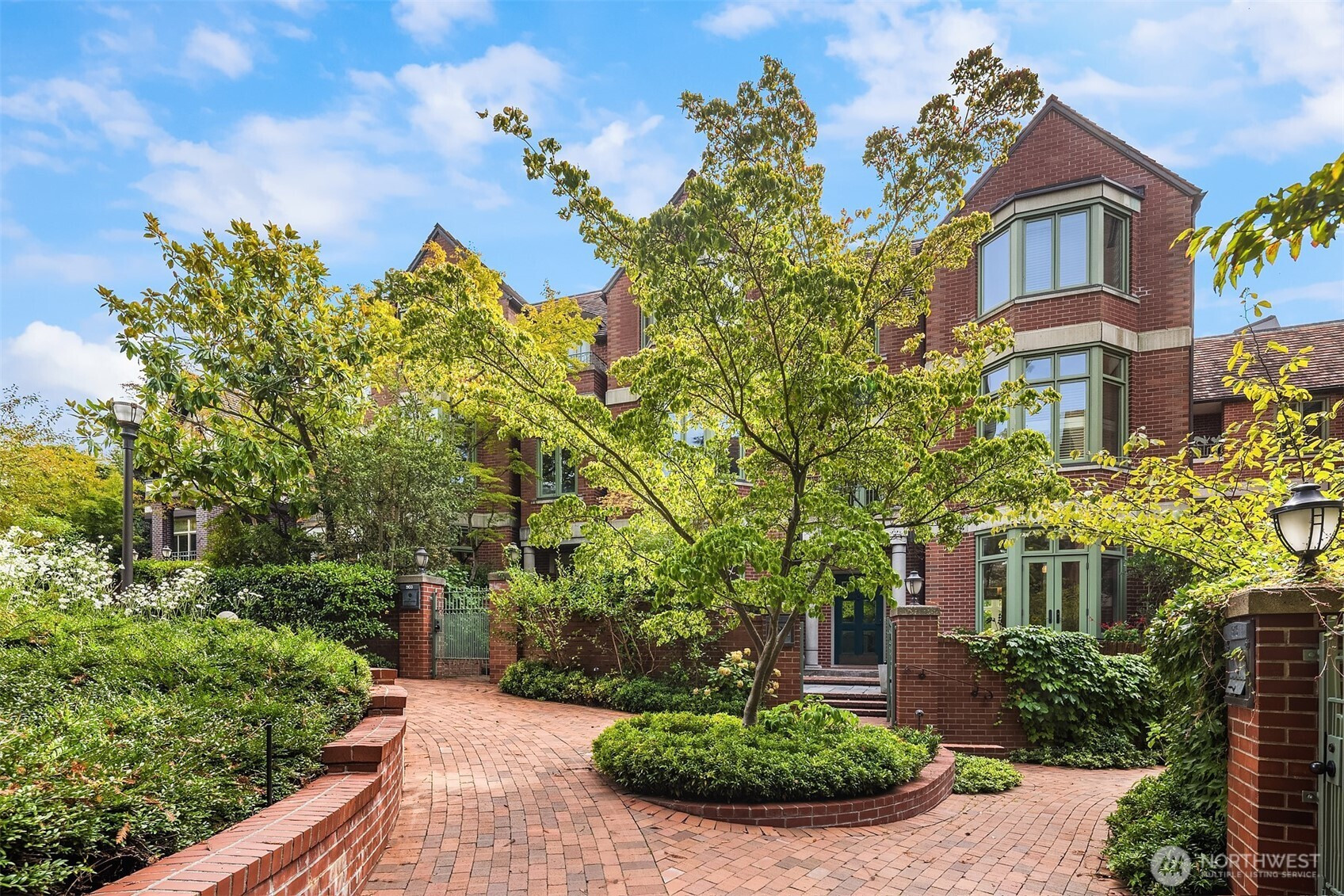 905 Harvard Avenue E, Seattle, WA 98102