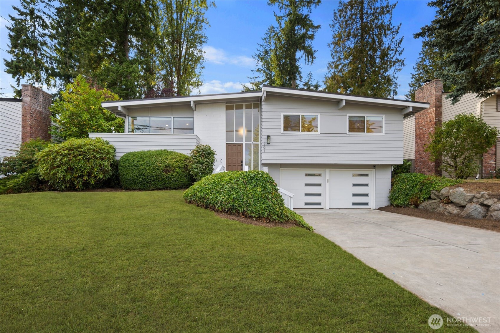 201 165th Avenue NE, Bellevue, WA 98008