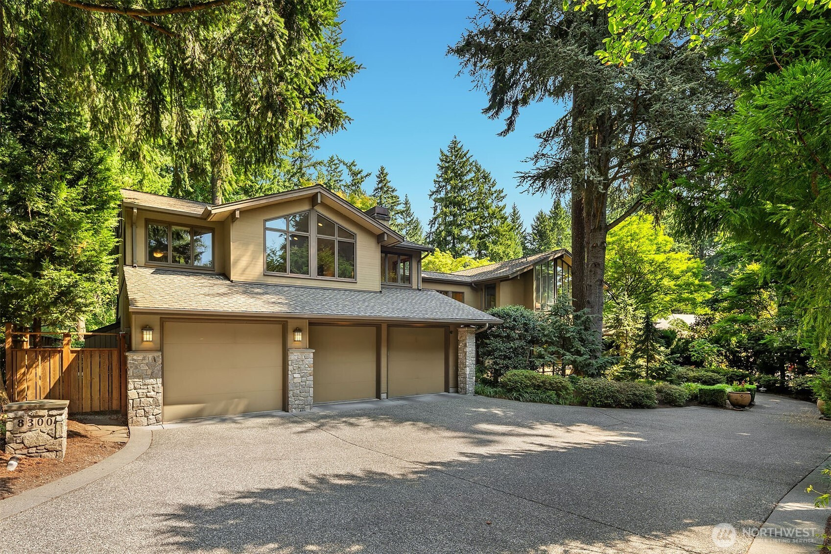 8300 SE 82nd Street, Mercer Island, WA 98040