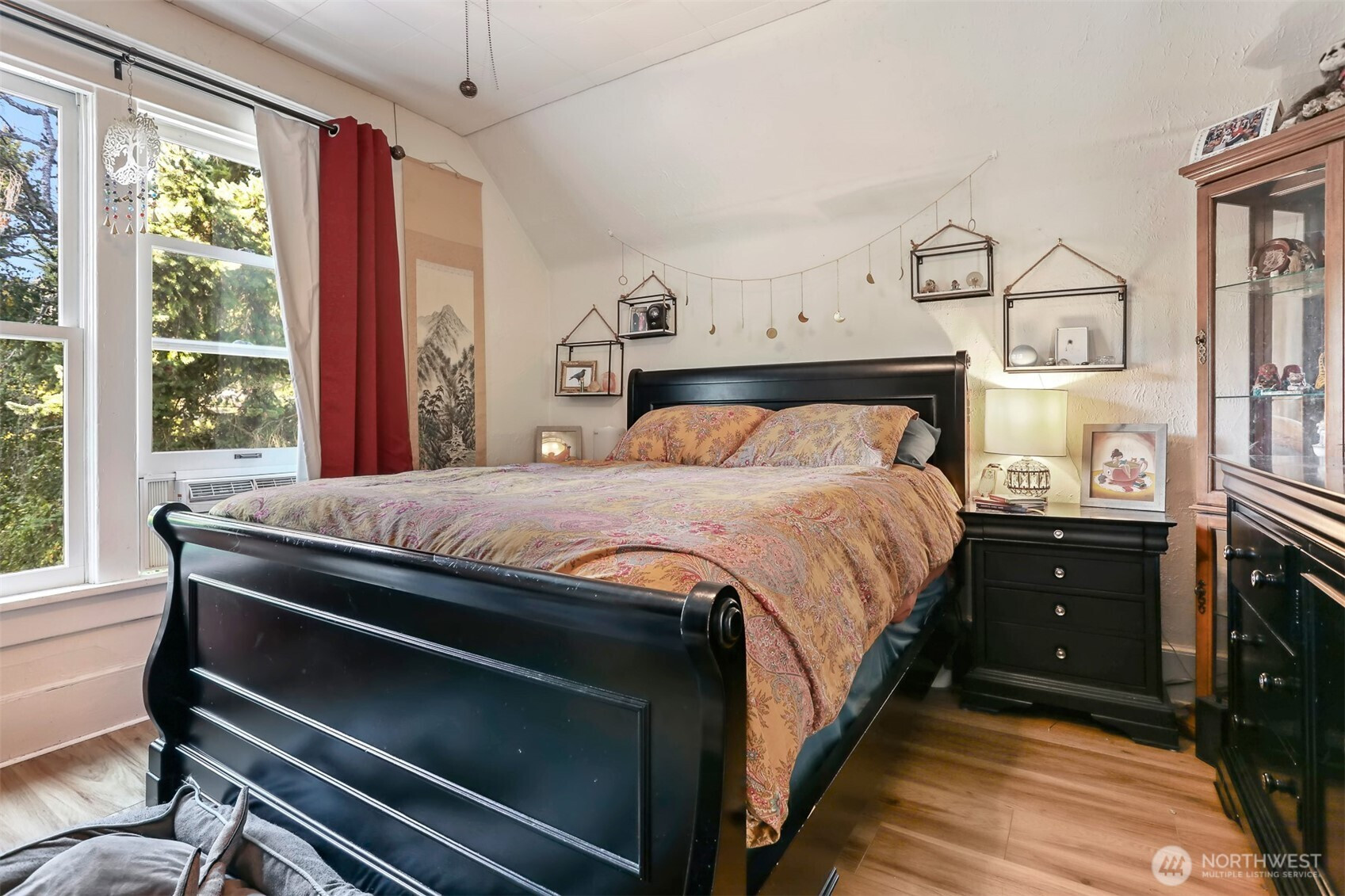 3654 35th Avenue W, Seattle, WA 98199